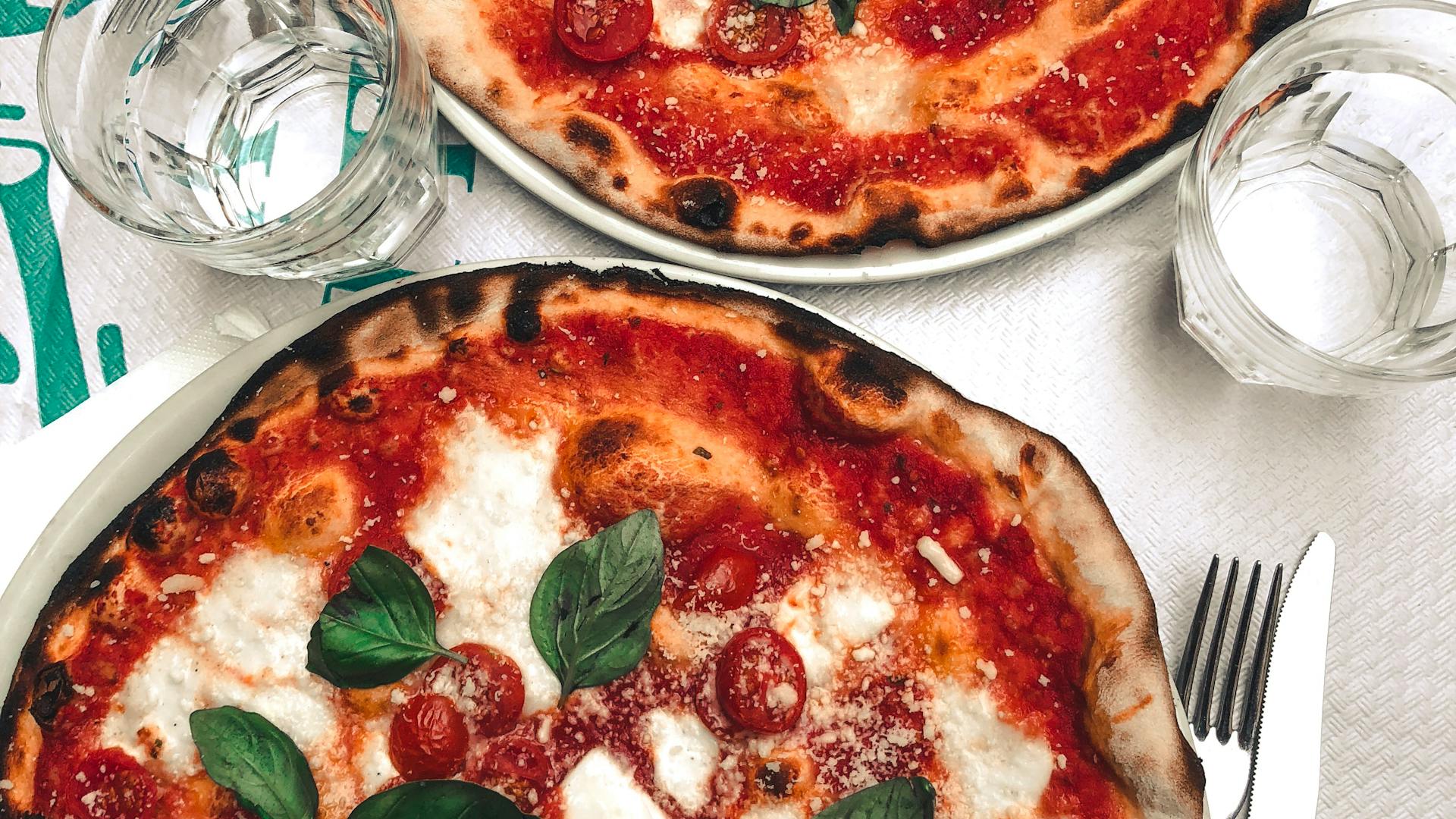 Pizza Margherita — autentică, simplă, perfectă
